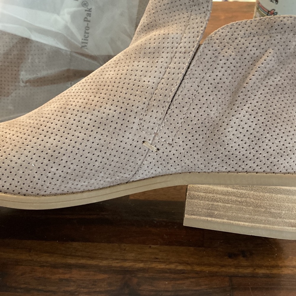 Suede booties New - Picture 2 of 9
